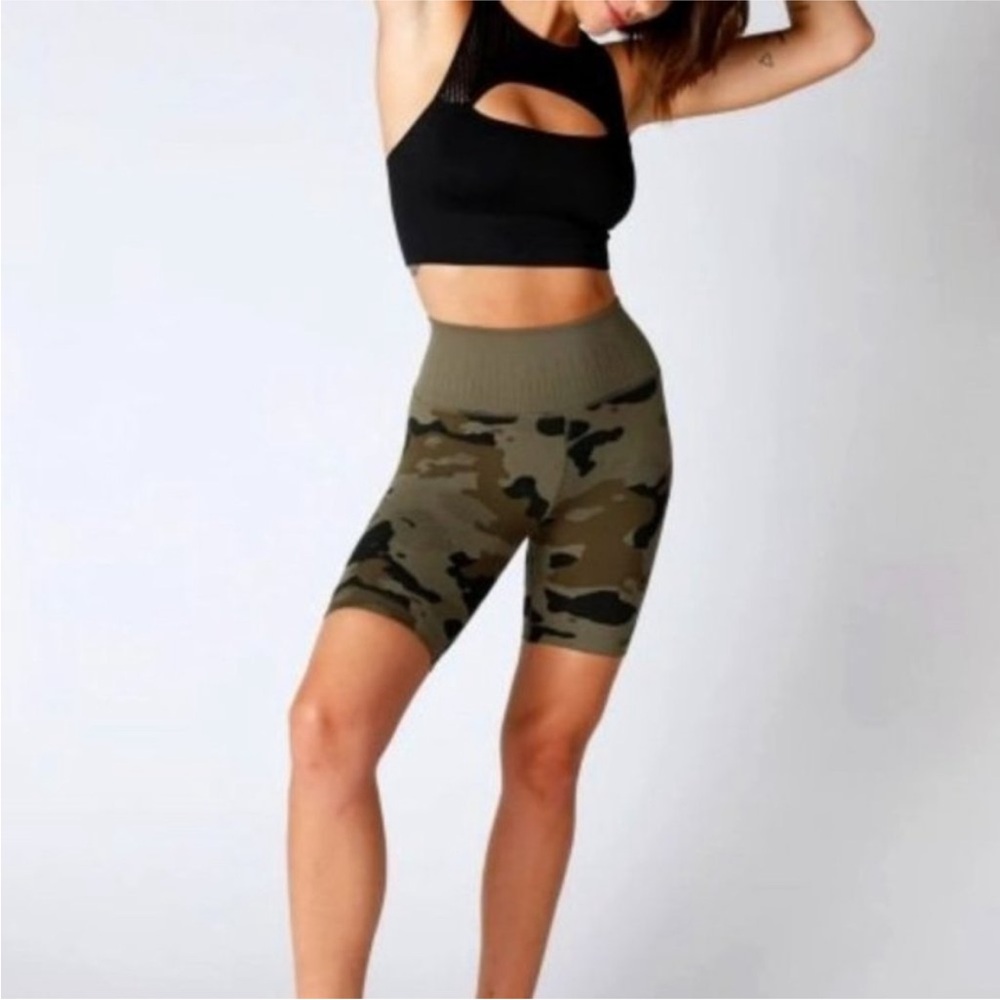 Avocado Seamless Camo Biker Shorts